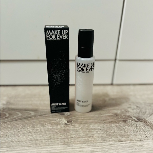 Make-Up For Ever Mist & Fix - Picture 1 of 5